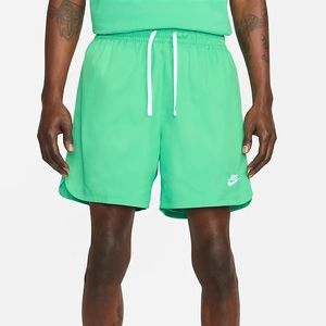 Nike Sportswear Sport Essentials
Men's Woven Lined Flow Shorts